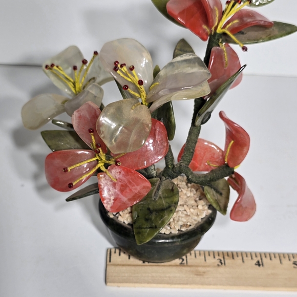 Source Unknown Red and Cream Glass Art Floral Display - Picture 11 of 15